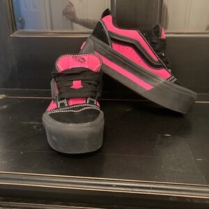 Vans Women's Sneakers in Pink and Black